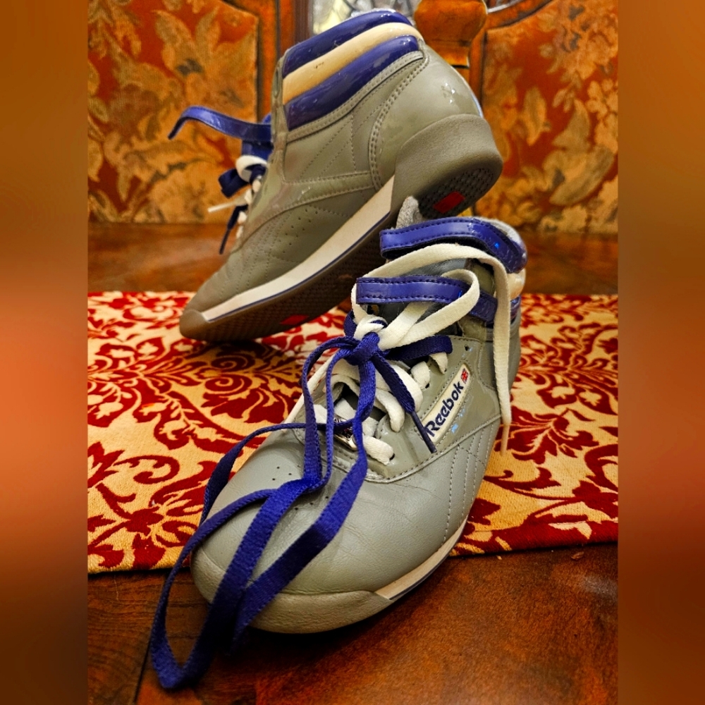 HIGHTOP REEBOK SNEAKERS